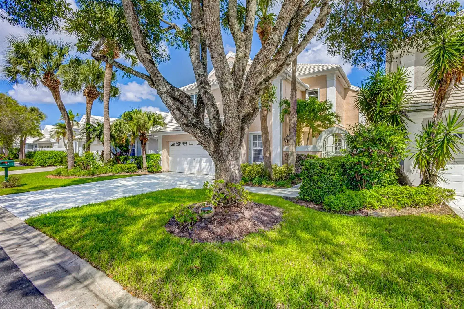 17 Selby Lane, Palm Beach Gardens FL 33418 photo 2