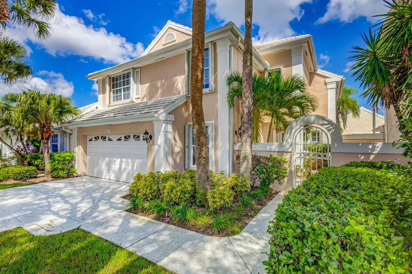 17 Selby Lane, Palm Beach Gardens FL 33418 photo 3
