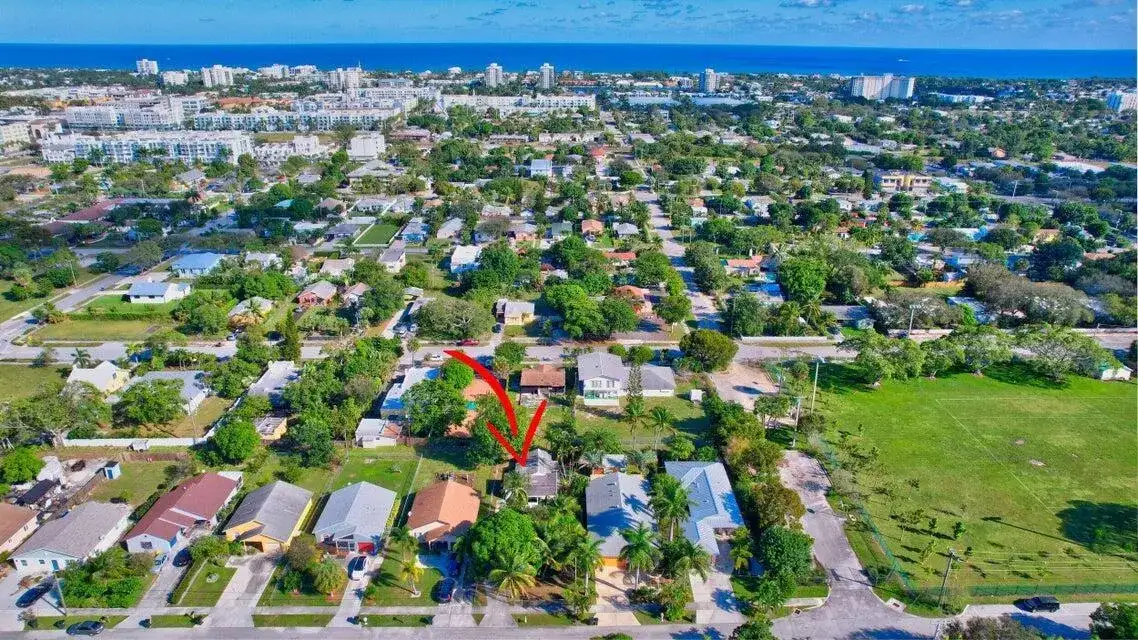 237 SW 3rd Avenue, Delray Beach FL 33444 photo 2