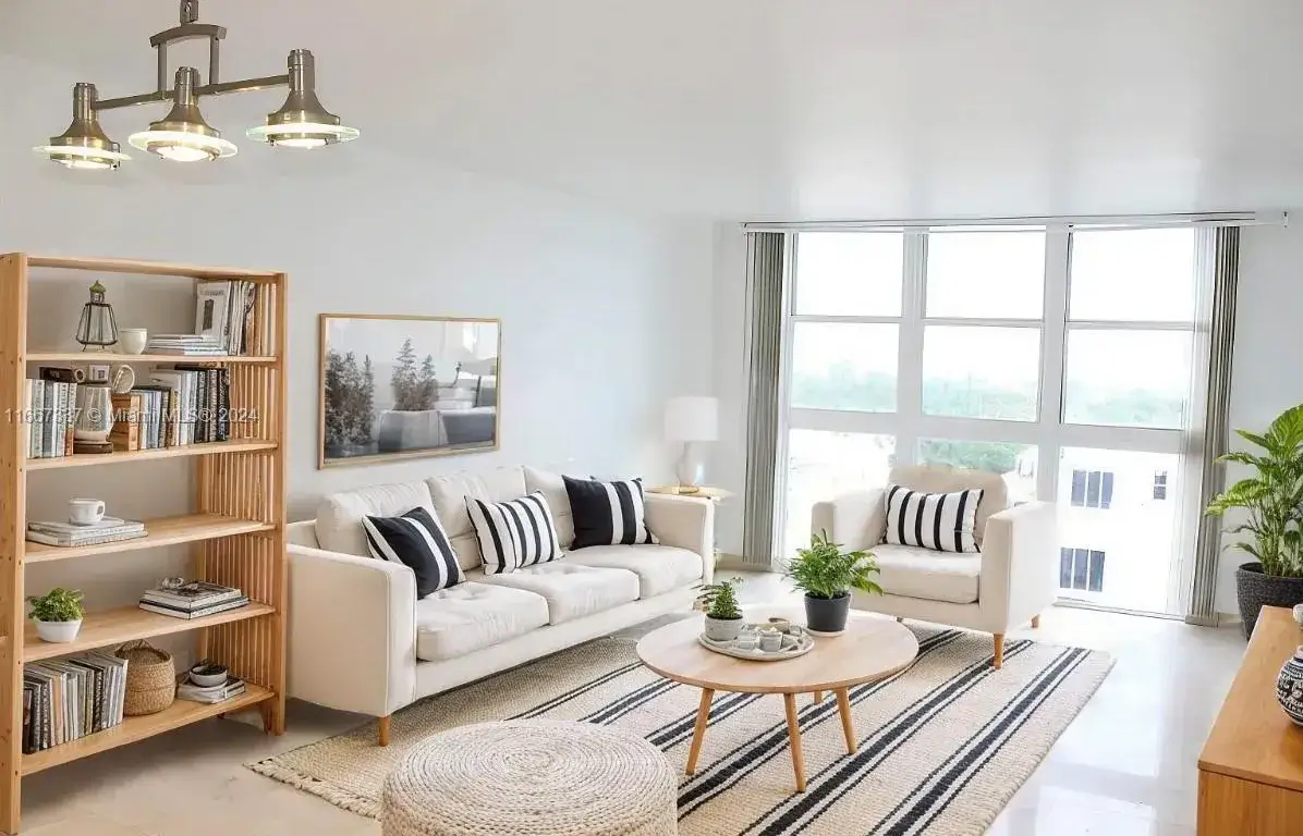 1 bedroom 1 bath Residential for sale at 1228 West Ave # 910, Miami Beach FL 33139