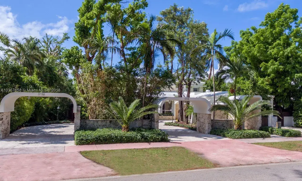 4 bedroom 4 bath Residential for sale at 3738 Pine Tree Dr, Miami Beach FL 33140