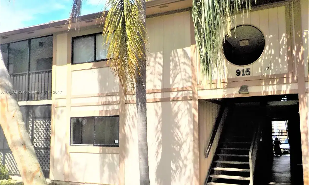 2 bedroom 2 bath Residential Lease for rent at 915 NE 199th St # 15, Miami FL 33179