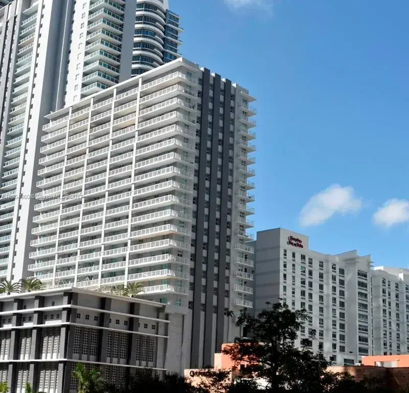 1 bedroom 2 bath Residential for sale at 1050 Brickell Ave # 420, Miami FL 33131
