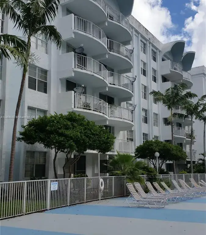 2 bedroom 1 bath Residential Lease for rent at 488 NW 165th St Rd # 414, Miami FL 33169