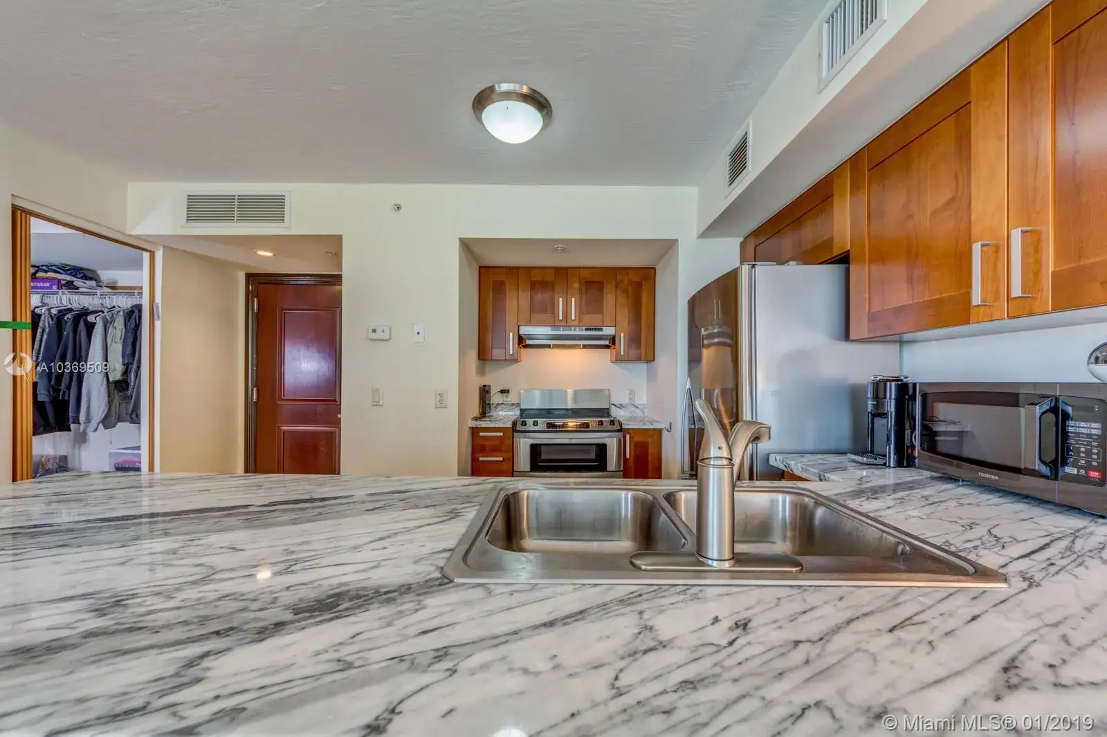 1 bedroom 2 bath Residential Lease for rent at 9499 Collins Ave # 911, Surfside FL 33154