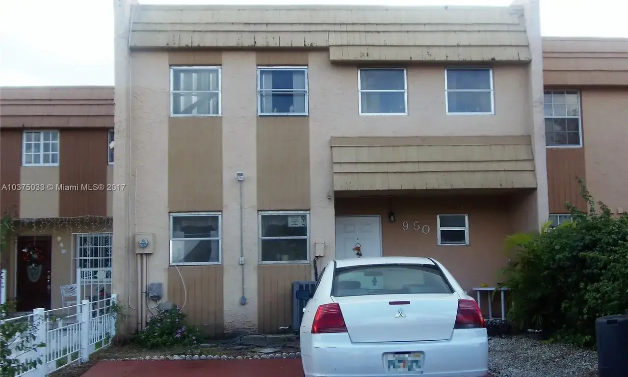 3 bedroom 3 bath Residential for sale at 950 W 81st Rd, Hialeah FL 33014