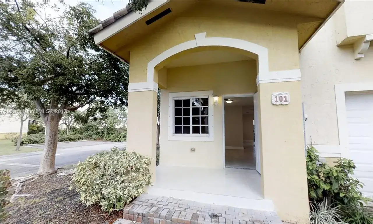 3 bedroom 2 bath Residential for sale at 13966 SW 260th St # 101, Homestead FL 33032