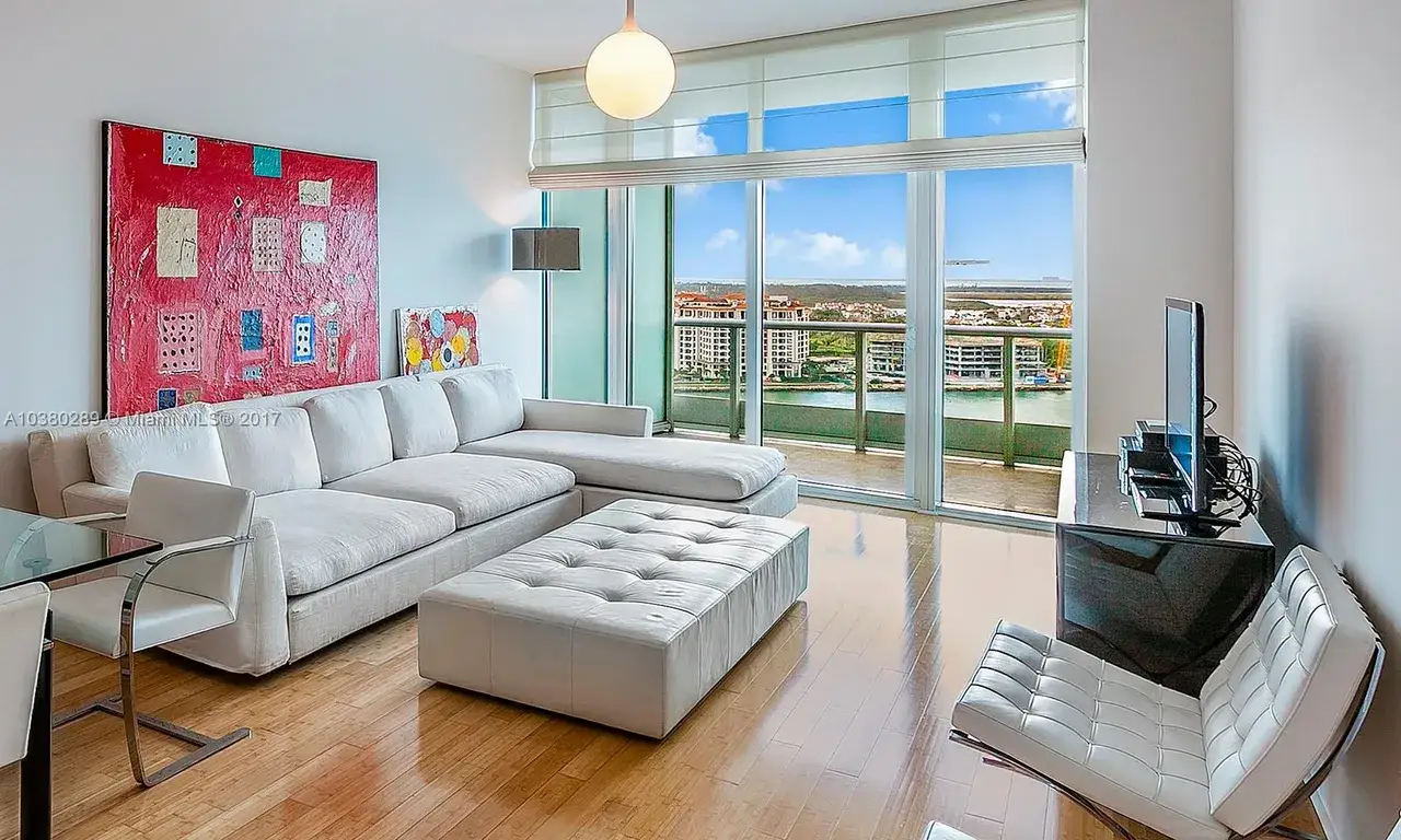 1 bedroom 1 bath Residential Lease for rent at 100 S Pointe Dr # 1802, Miami Beach FL 33139
