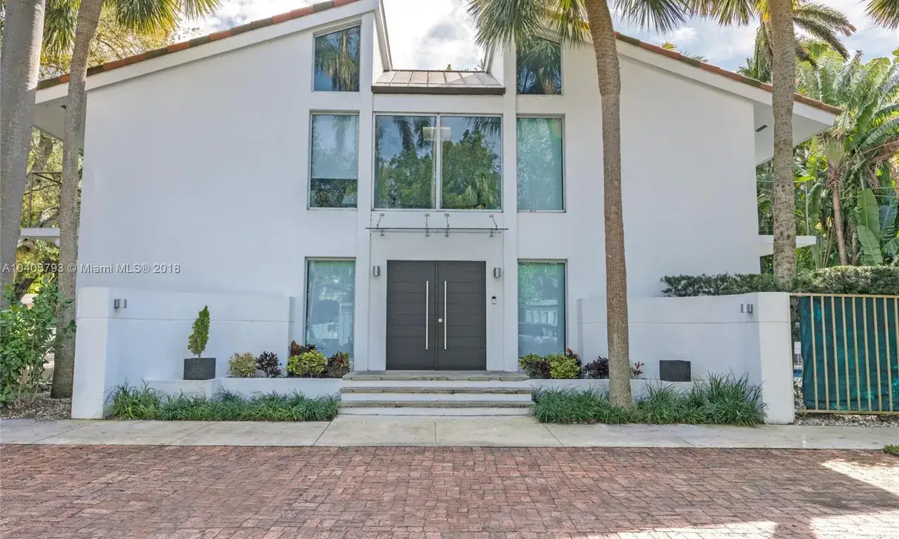 4 bedroom 3 bath Residential for sale at 2800 Crystal Ct, Coconut Grove FL 33133