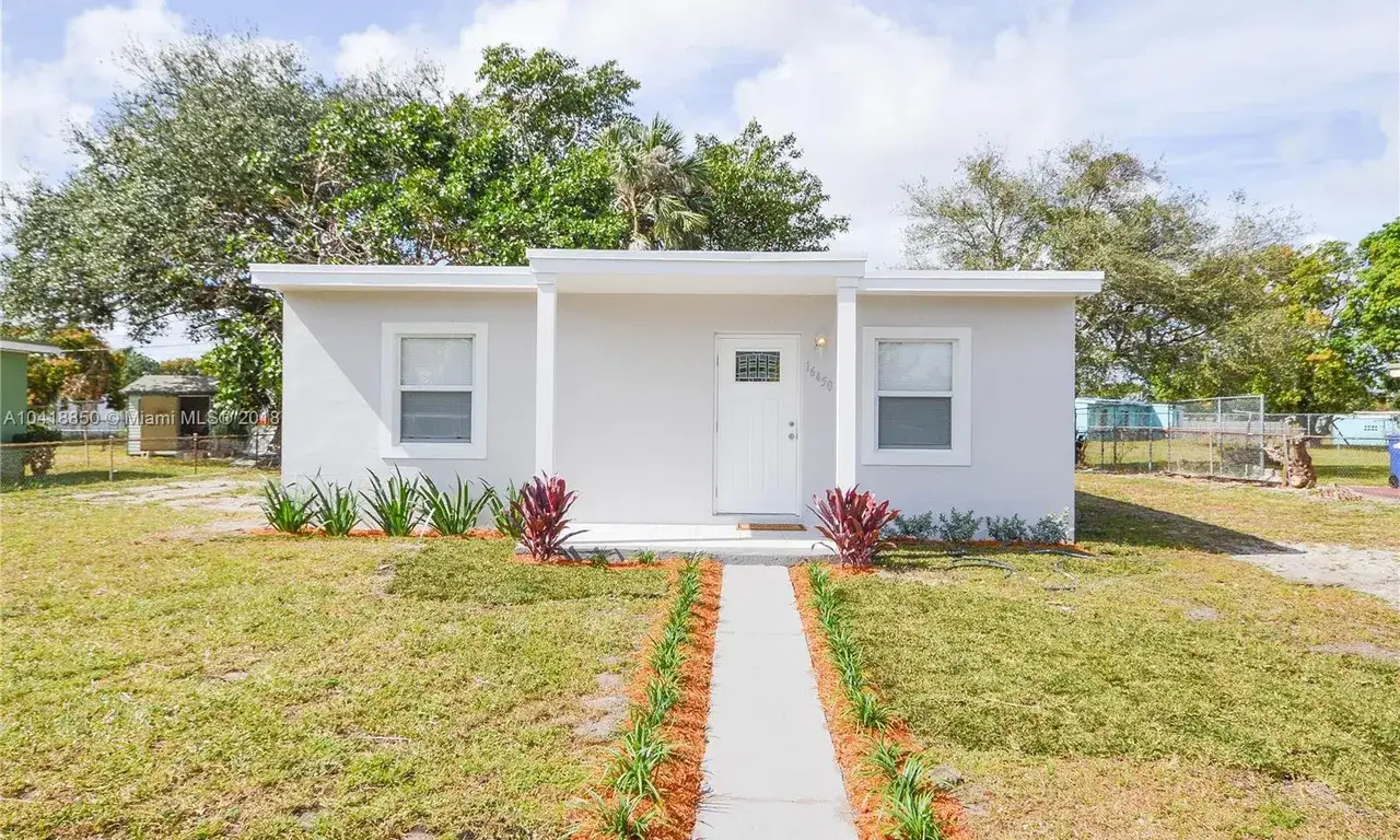 2 bedroom 1 bath Residential for sale at 16450 NW 19th Ct, Miami Gardens FL 33054