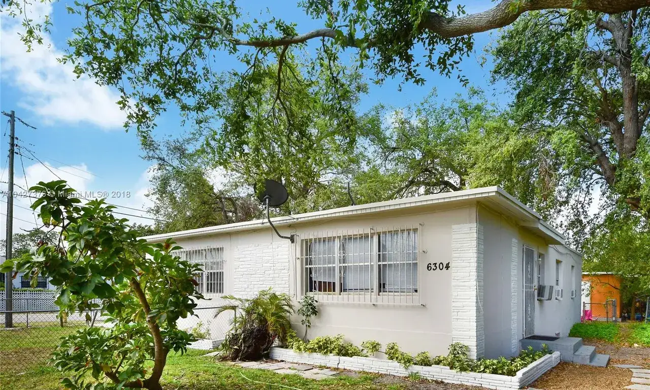 2 bedroom 1 bath Residential Lease for rent at 6300 NE Miami Pl, Miami FL 33138