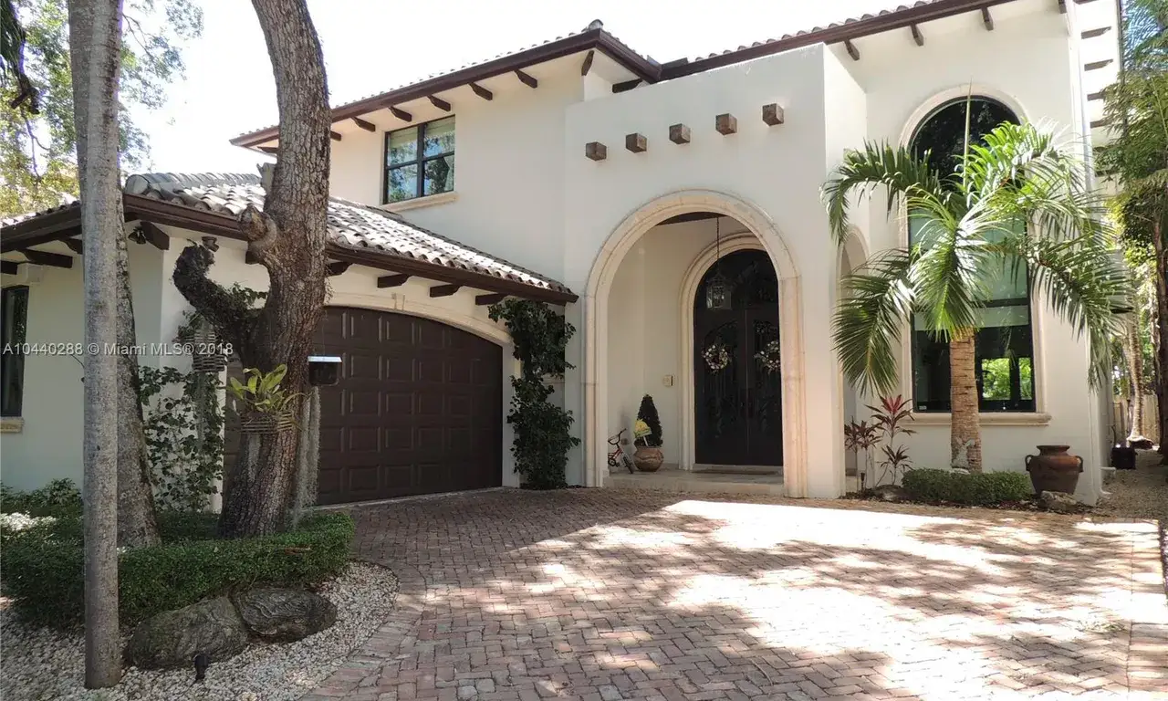 4 bedroom 4 bath Residential Lease for rent at 2561 Trapp Ave, Miami FL 33133
