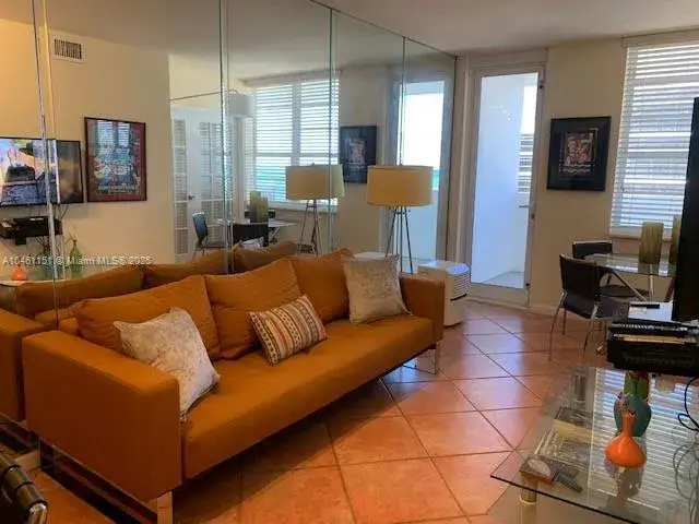 1 bedroom 1 bath Residential Lease for rent at 100 Lincoln Rd # 1129, Miami Beach FL 33139