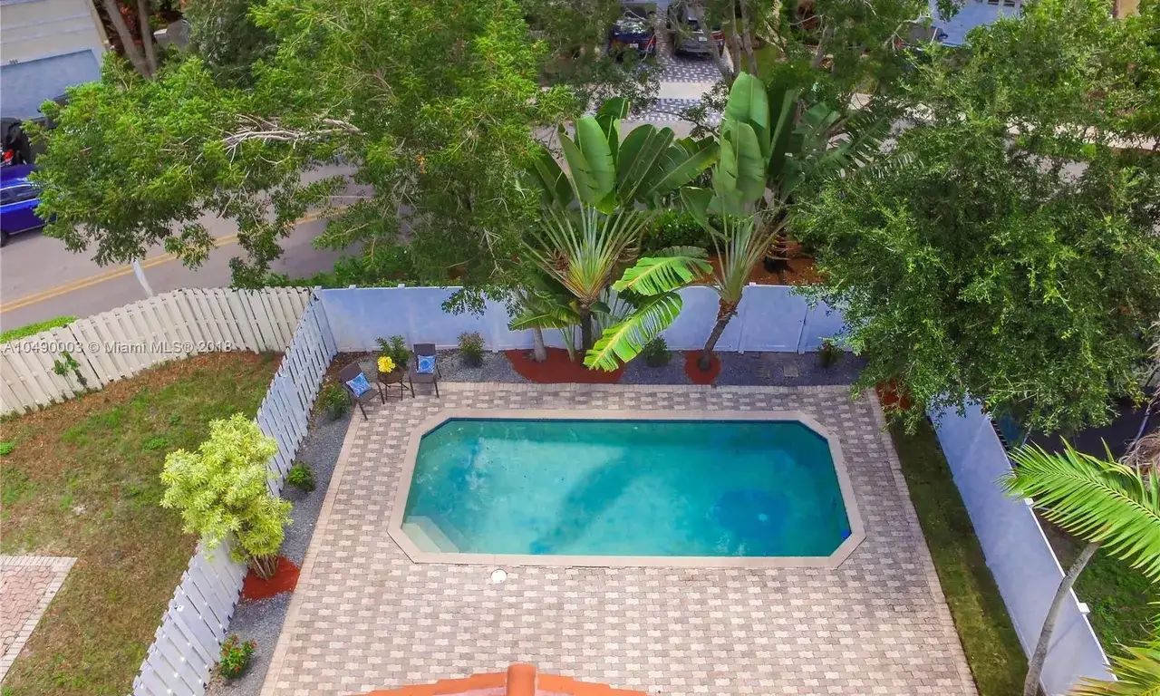 4 bedroom 2 bath Residential for sale at 955 Azure Ln, Weston FL 33326