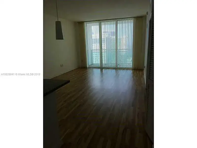 1 bedroom 1 bath Residential for sale at 950 Brickell Bay Dr # 3403, Miami FL 33131