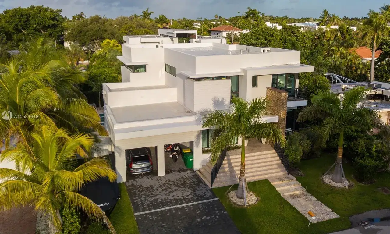 6 bedroom 5 bath Residential for sale at 762 Fernwood Rd, Key Biscayne FL 33149