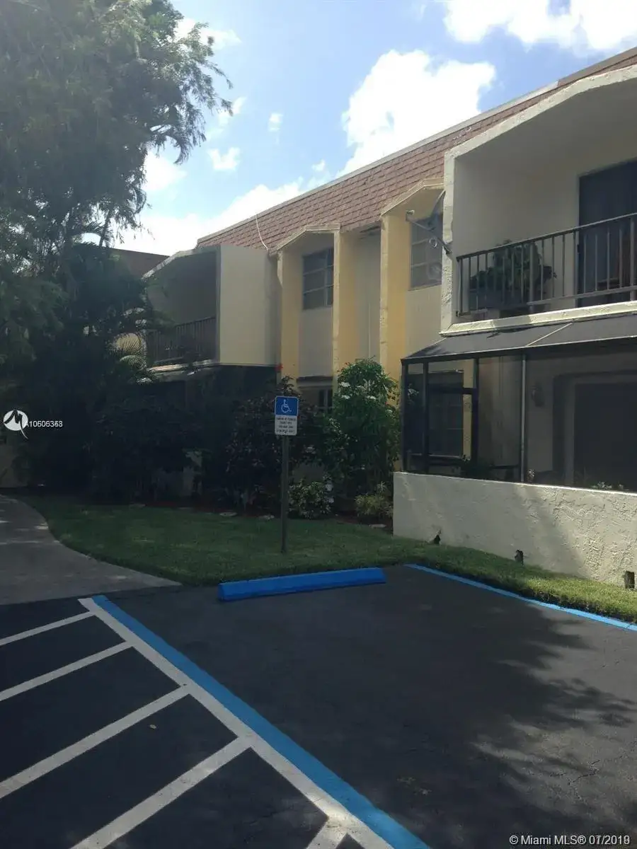 2 bedroom 1 bath Residential for sale at 7823 Miller Dr # C206, Miami FL 33155