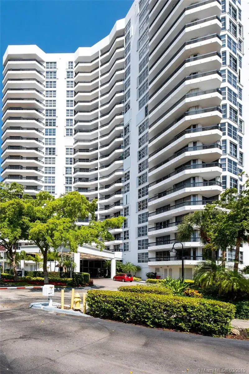 2 bedroom 2 bath Residential Lease for rent at 3400 NE 192nd St # 1611, Aventura FL 33180