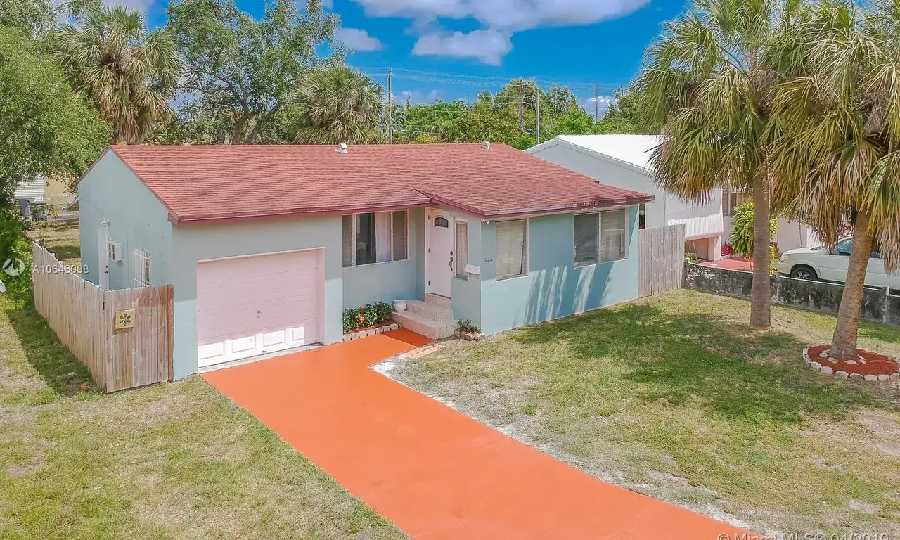 3 bedroom 2 bath Residential Lease for rent at 2235 Liberty St, Hollywood FL 33020