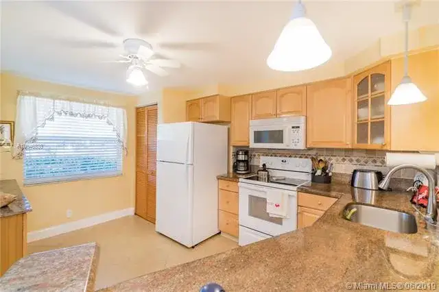 2 bedroom 2 bath Residential for sale at 7688 NW 18th St # 102, Margate FL 33063