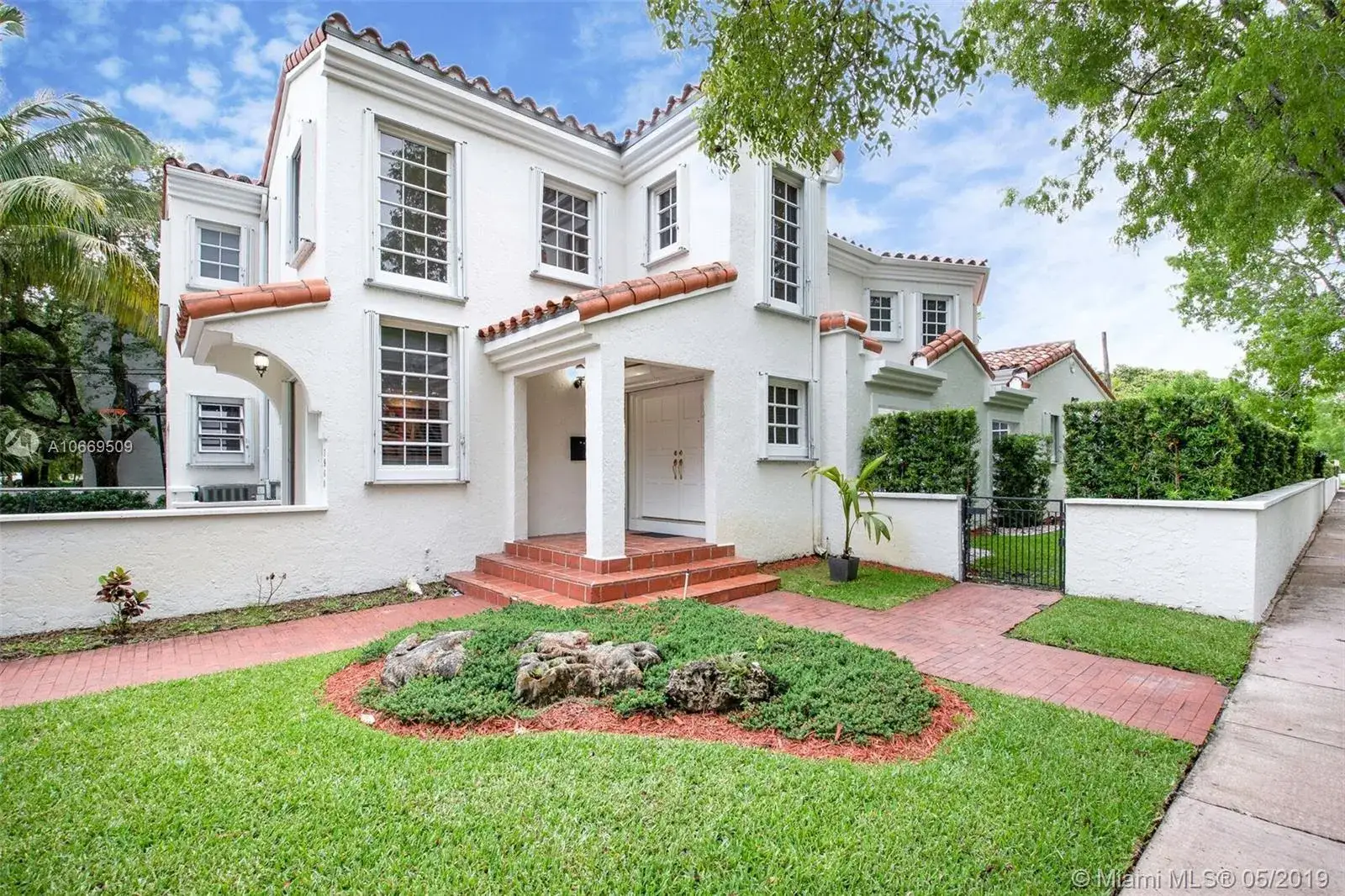 4 bedroom 3 bath Residential for sale at 1900 Pizarro St, Coral Gables FL 33134