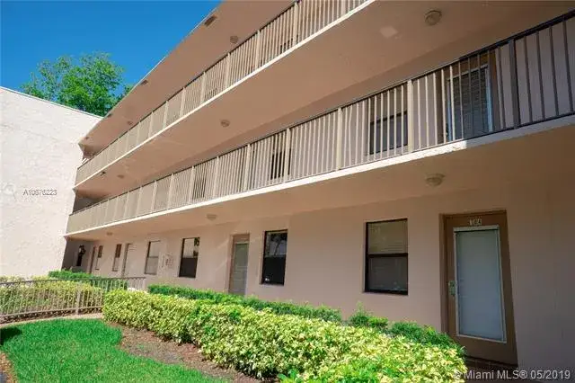 2 bedroom 2 bath Residential for sale at 10434 Sunrise Lakes Blvd # 102, Sunrise FL 33322