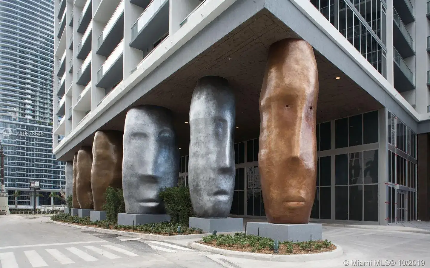 2 bedroom 2 bath Residential for sale at 495 Brickell Ave # 4004, Miami FL 33131