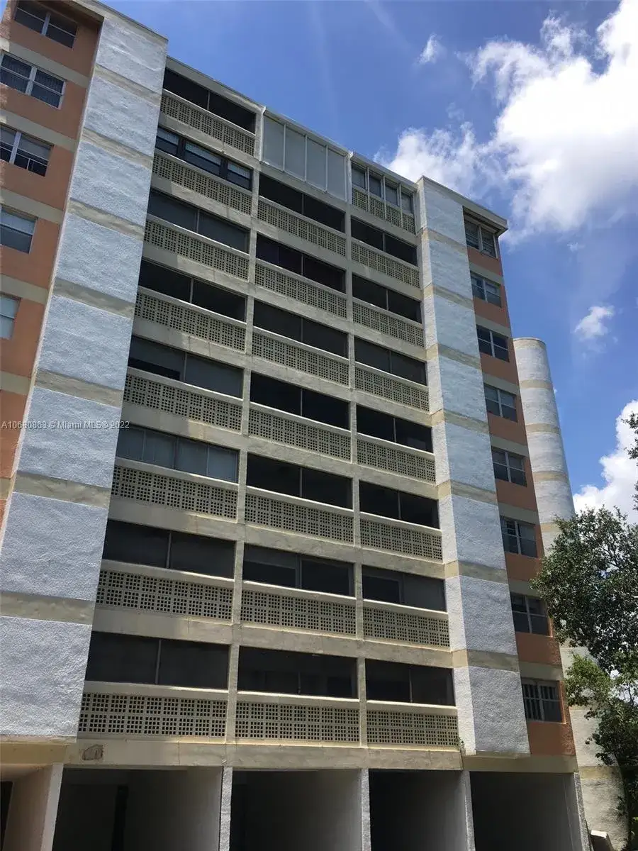 2 bedroom 2 bath Residential for sale at 3301 Spanish Moss Ter # 906, Lauderhill FL 33319