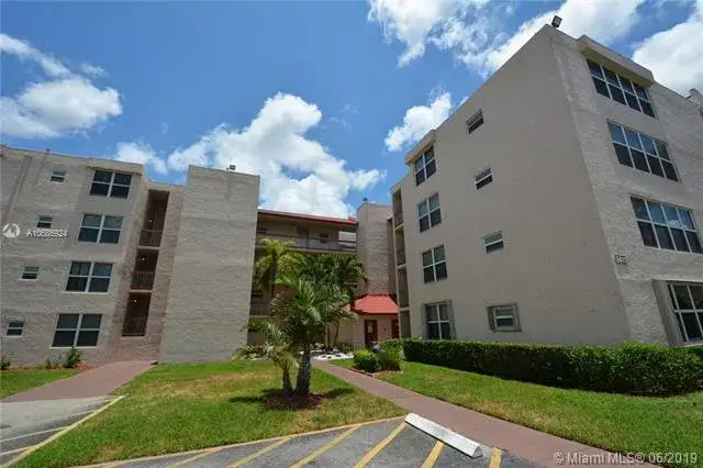 2 bedroom 2 bath Residential for sale at 9411 Evergreen Pl # 301, Davie FL 33324