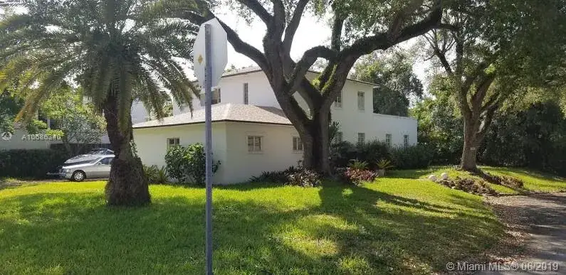 6 bedroom 7 bath Residential for sale at 3401 Halissee St, Miami FL 33133