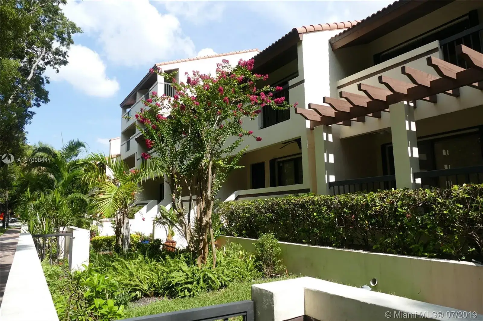 2 bedroom 2 bath Residential for sale at 2600 Cardena St # 7, Coral Gables FL 33134
