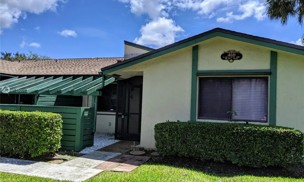 3 bedroom 2 bath Residential Lease for rent at 460 Lakeview Dr # 4, Weston FL 33326