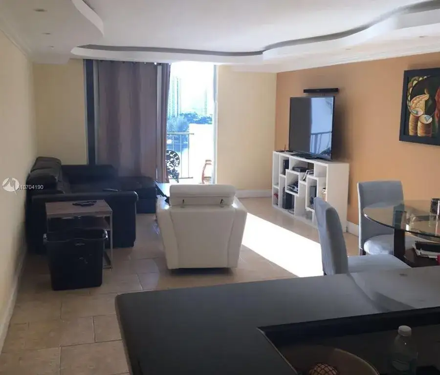 1 bedroom 1 bath Residential for sale at 2750 NE 183rd St # 1701, Aventura FL 33160