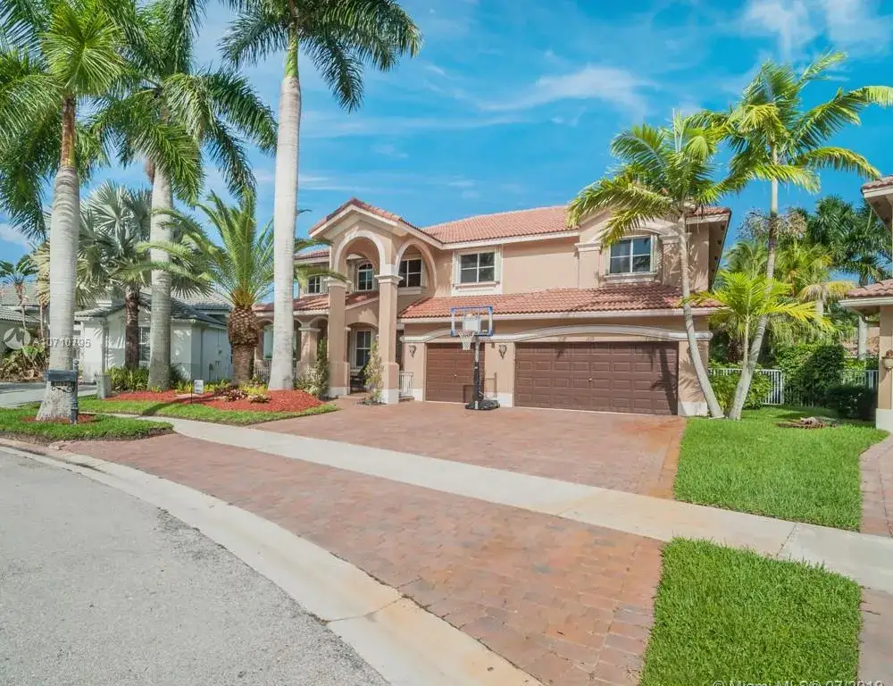 7 bedroom 5 bath Residential for sale at 1879 Hidden Trail Ln, Weston FL 33327