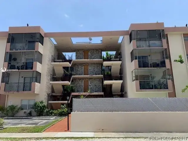 1 bedroom 1 bath Residential for sale at 1230 NE 139th St # 405, North Miami FL 33161