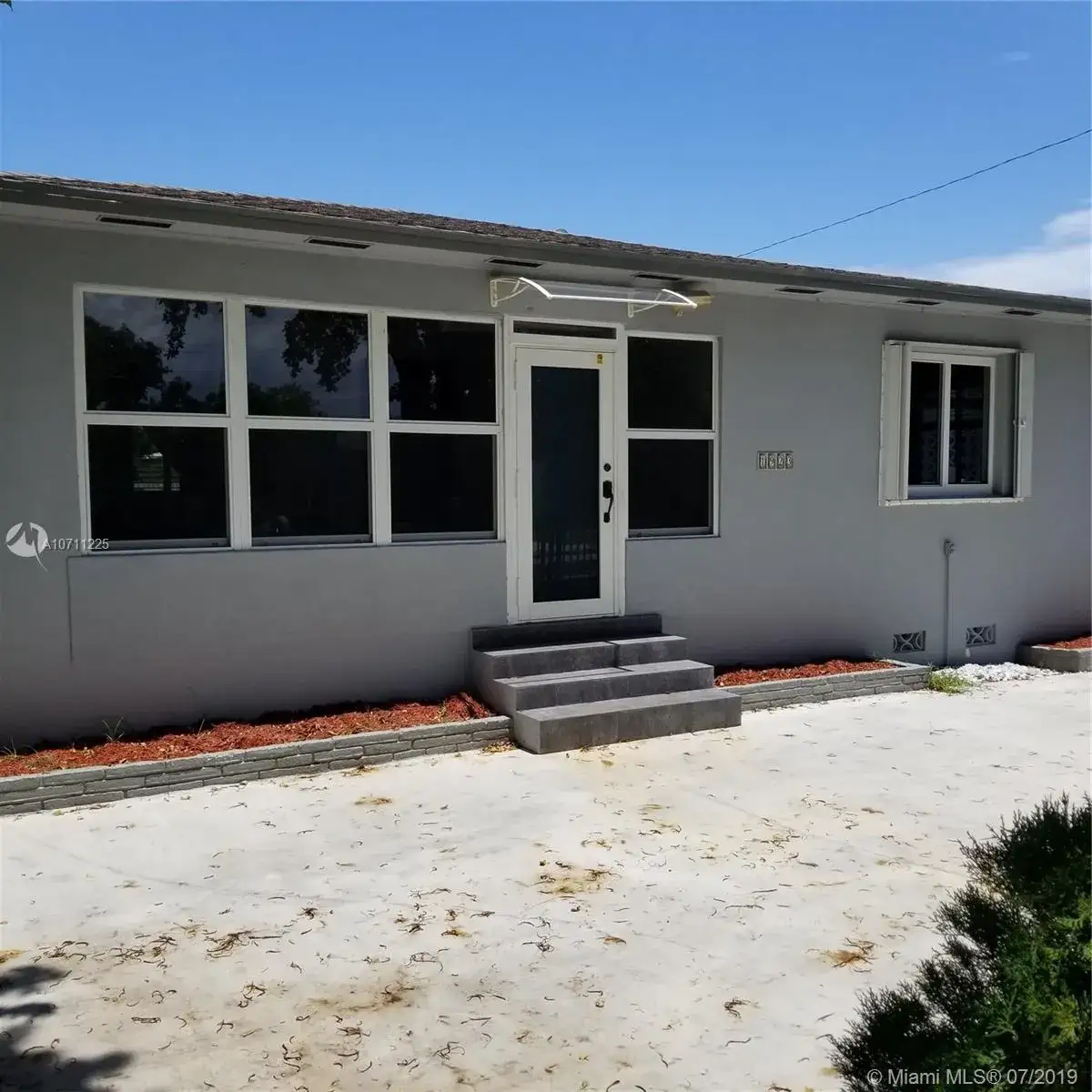 2 bedroom 1 bath Residential for sale at 1923 Dewey St, Hollywood FL 33020