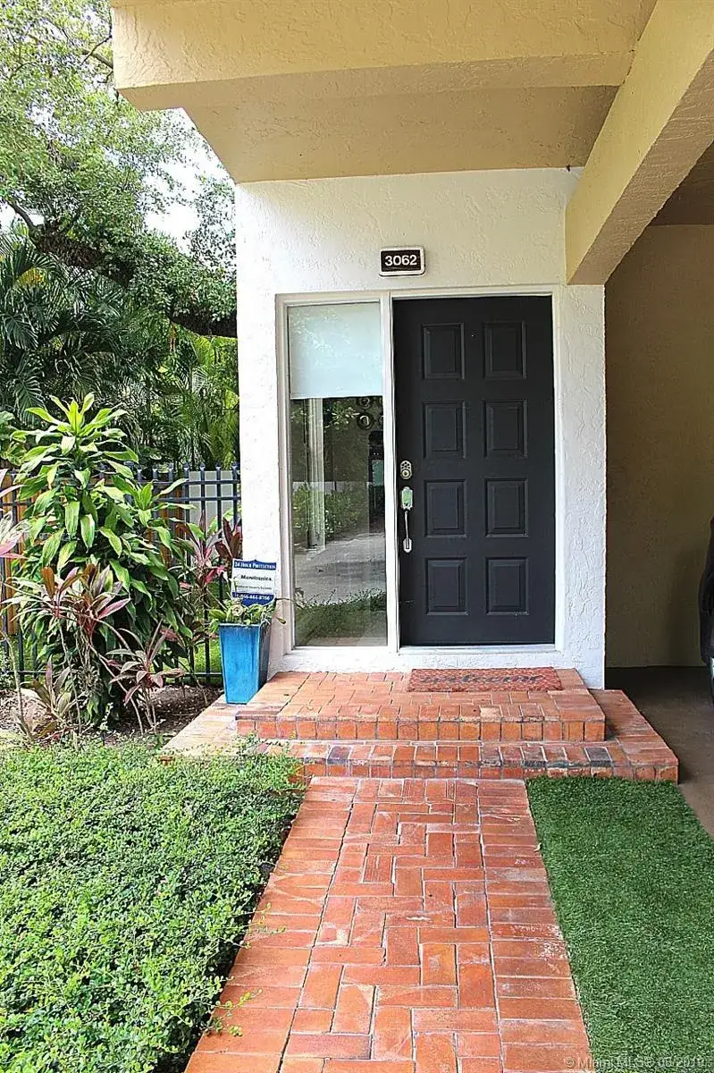 2 bedroom 2 bath Residential for sale at 3062 Shipping Ave # 3062, Miami FL 33133