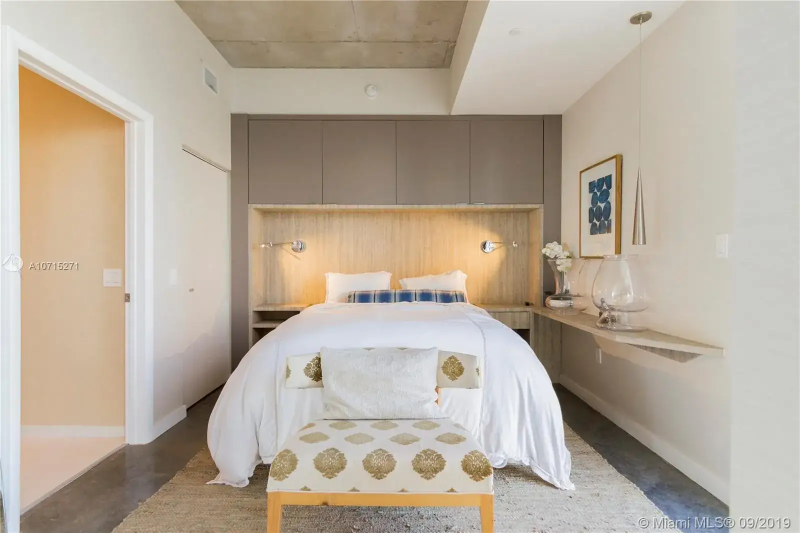 1 bedroom 1 bath Residential Lease for rent at 151 SE 1st St # 3306, Miami FL 33131