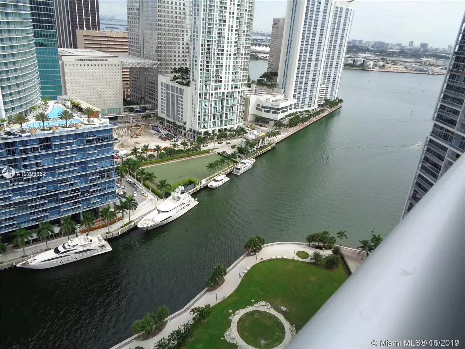 1 bedroom 1 bath Residential for sale at 485 Brickell Ave # 3703, Miami FL 33131