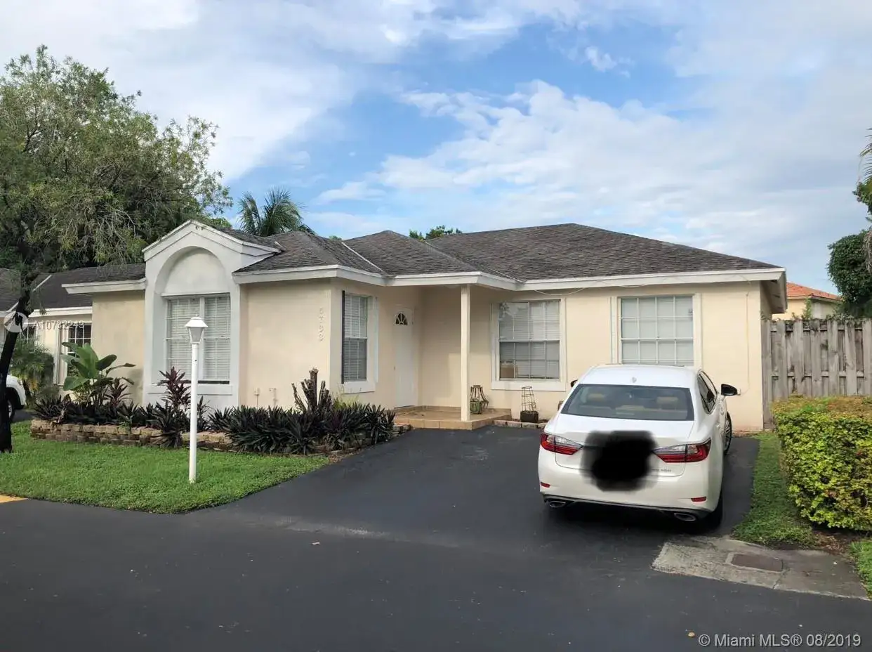 3 bedroom 2 bath Residential for sale at 5733 NW 100th Ct, Doral FL 33178