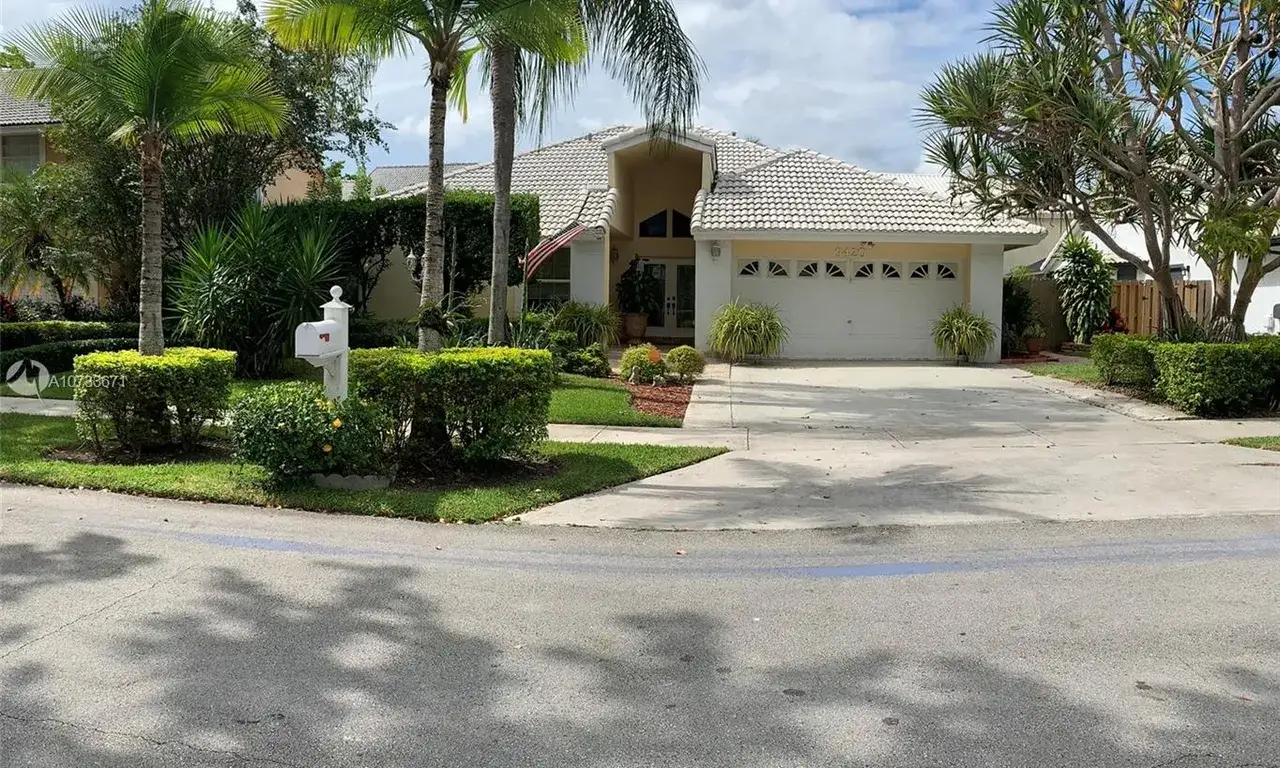 5 bedroom 3 bath Residential for sale at 9420 SW 212th Ter, Cutler Bay FL 33189
