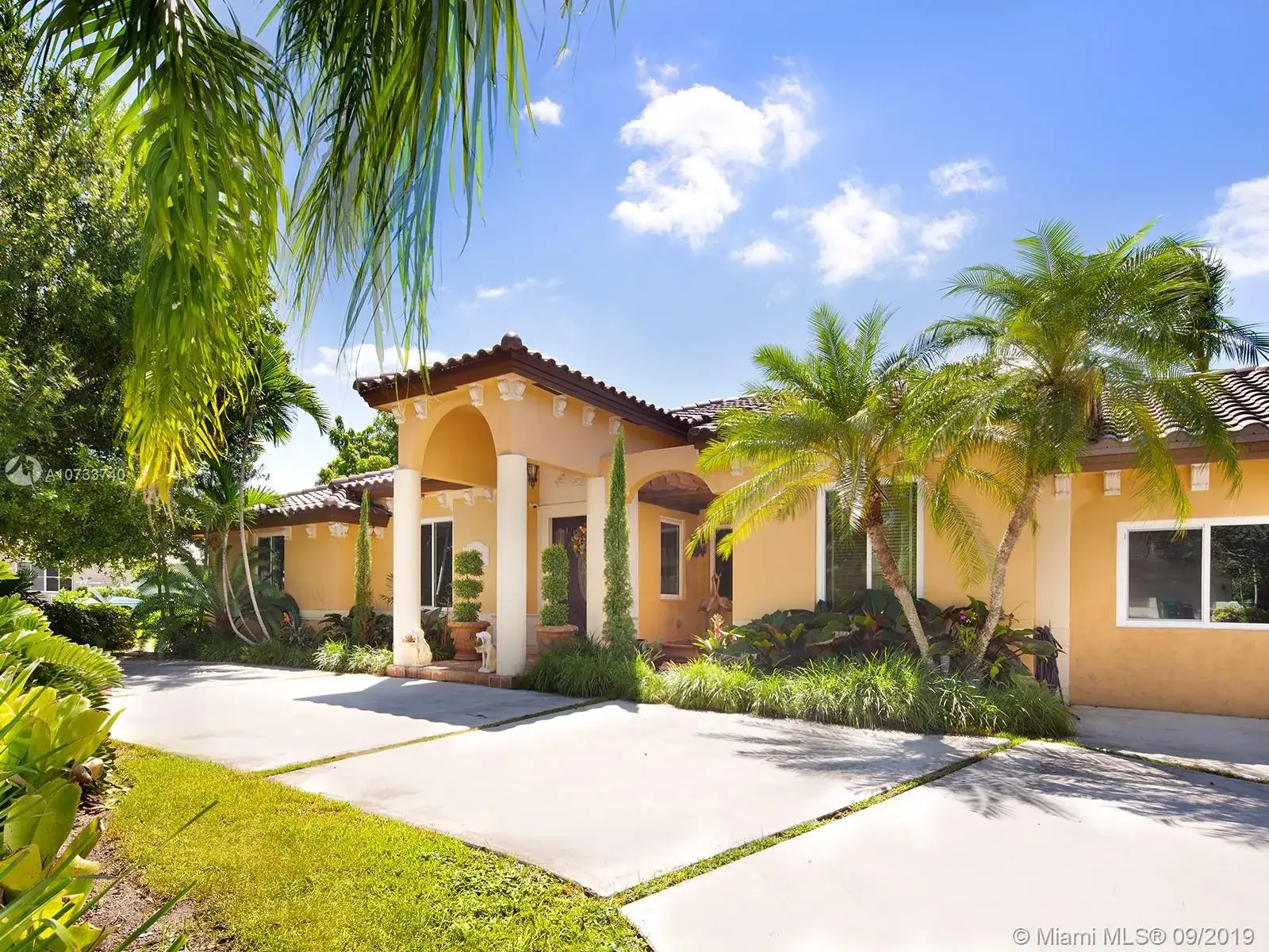 4 bedroom 3 bath Residential for sale at 8318 SW 193rd St, Cutler Bay FL 33157