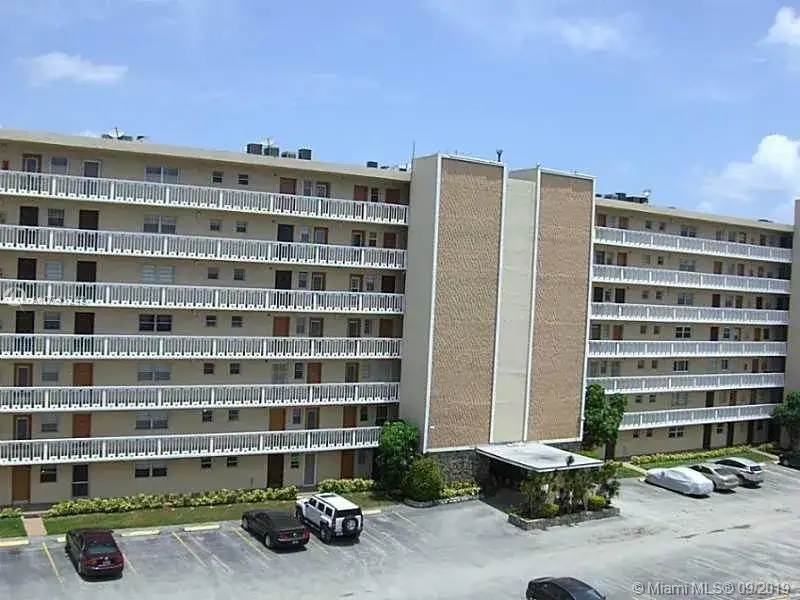 2 bedroom 2 bath Residential for sale at 233 NE 14th Ave # 508, Hallandale Beach FL 33009