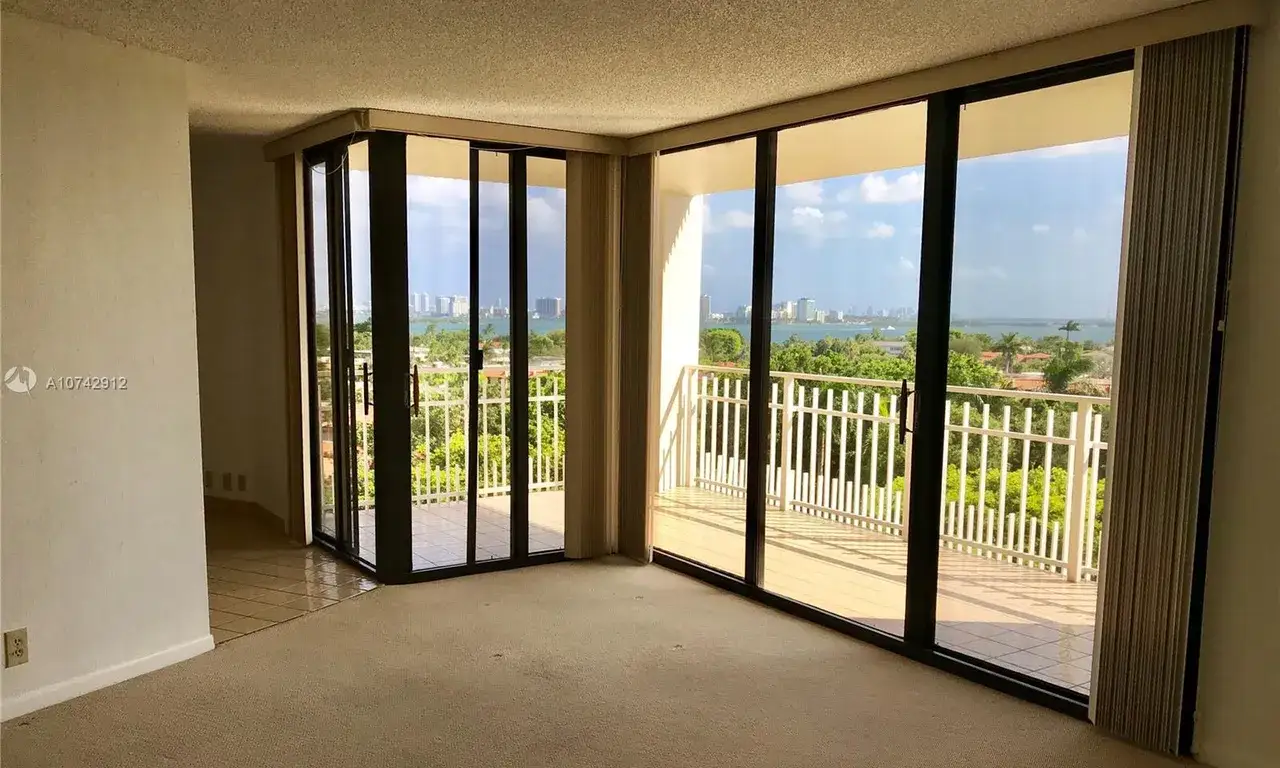 1 bedroom 2 bath Residential for sale at 1000 Quayside Ter # 708, Miami FL 33138