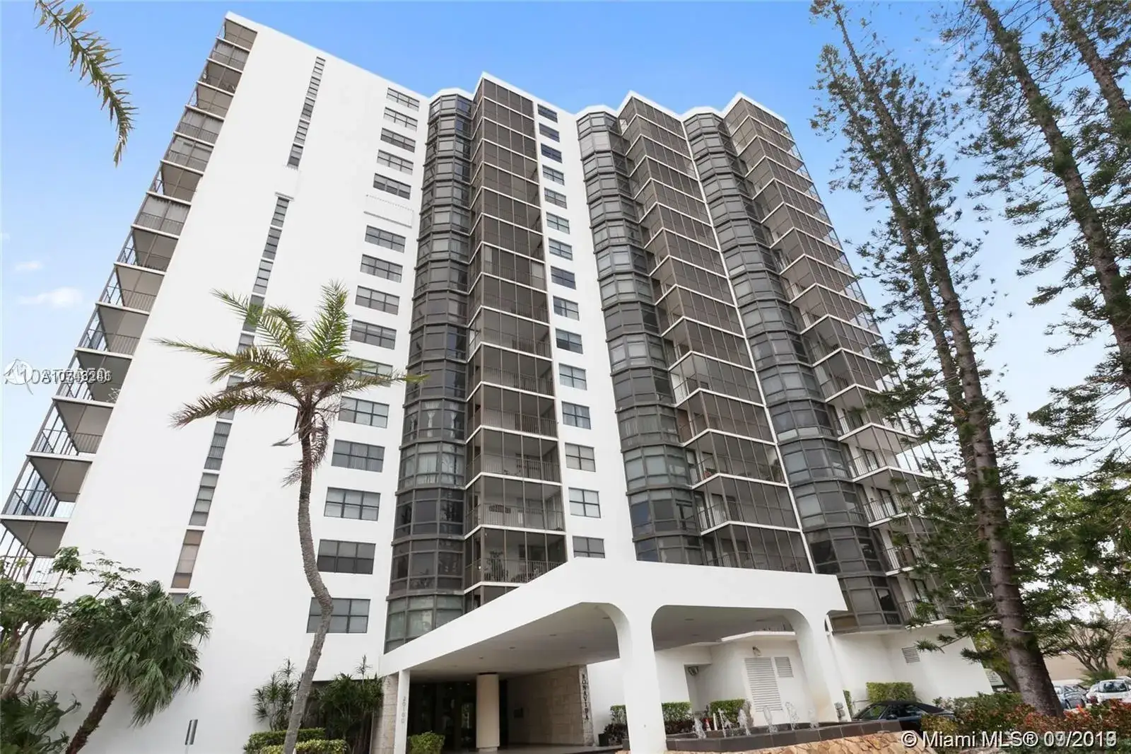 1 bedroom 1 bath Residential Lease for rent at 20100 W Country Club Dr # 03, Aventura FL 33180