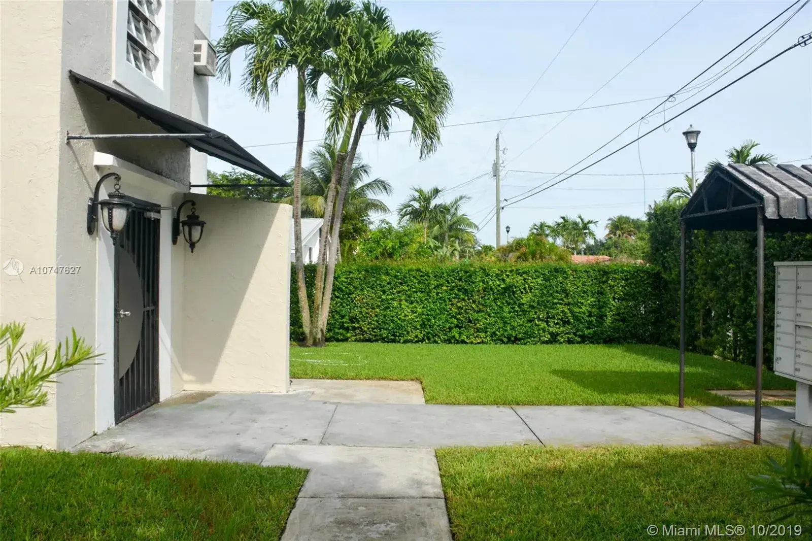 Commercial Sale for sale at 11520 NE 6th Ave, Biscayne Park FL 33161