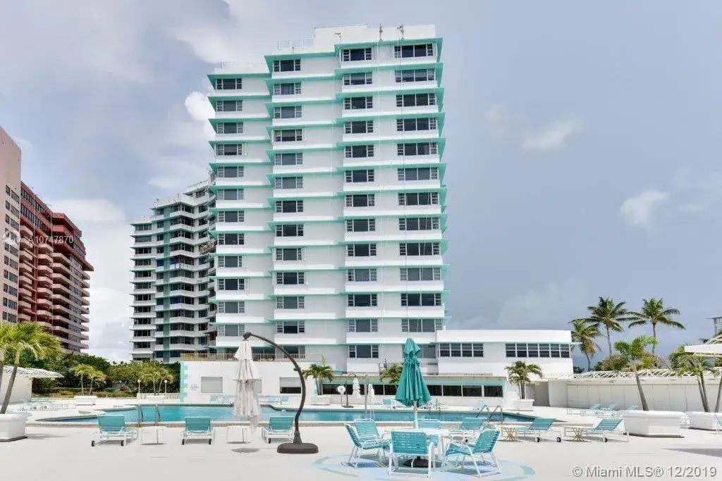 1 bedroom 2 bath Residential for sale at 5255 Collins Ave # 11A, Miami Beach FL 33140