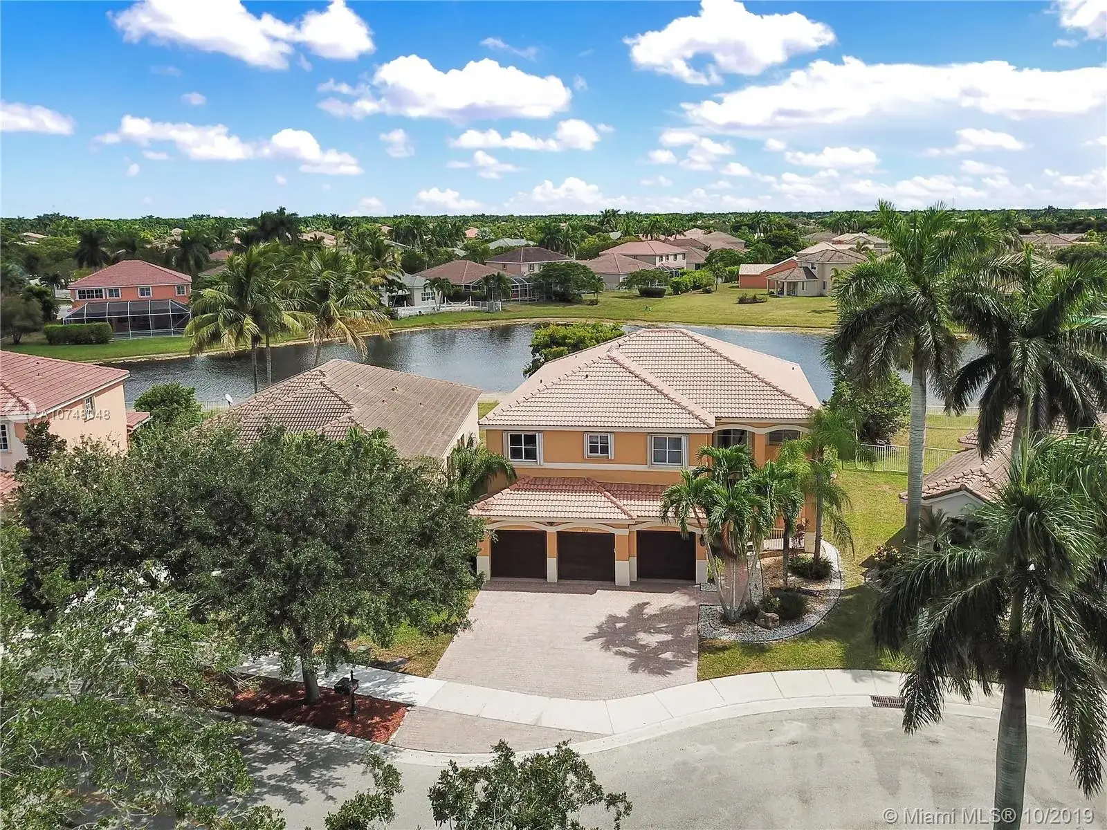 6 bedroom 4 bath Residential for sale at 1652 Orchid Bnd, Weston FL 33327