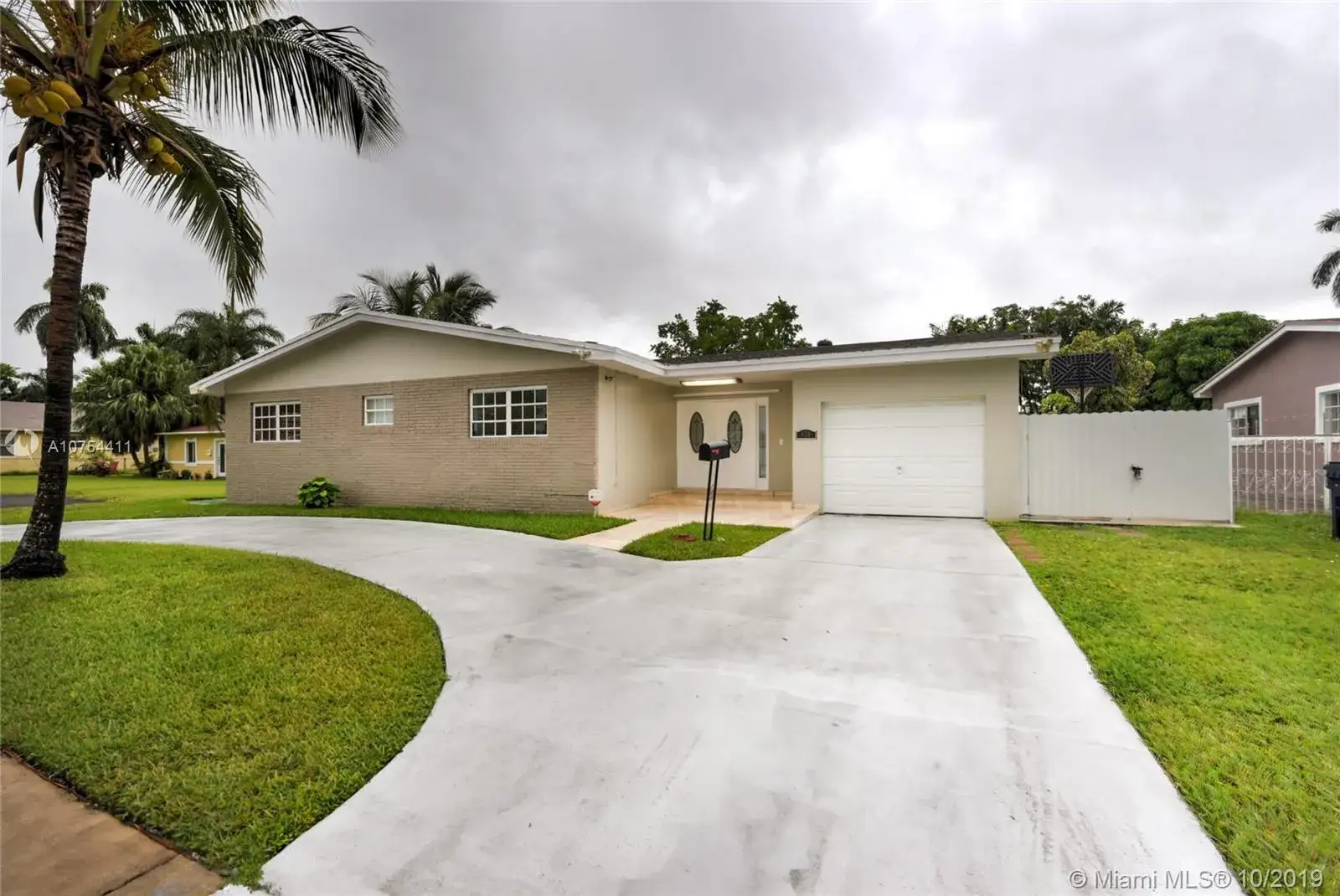 5 bedroom 3 bath Residential for sale at 430 NE 145th St, Miami FL 33161