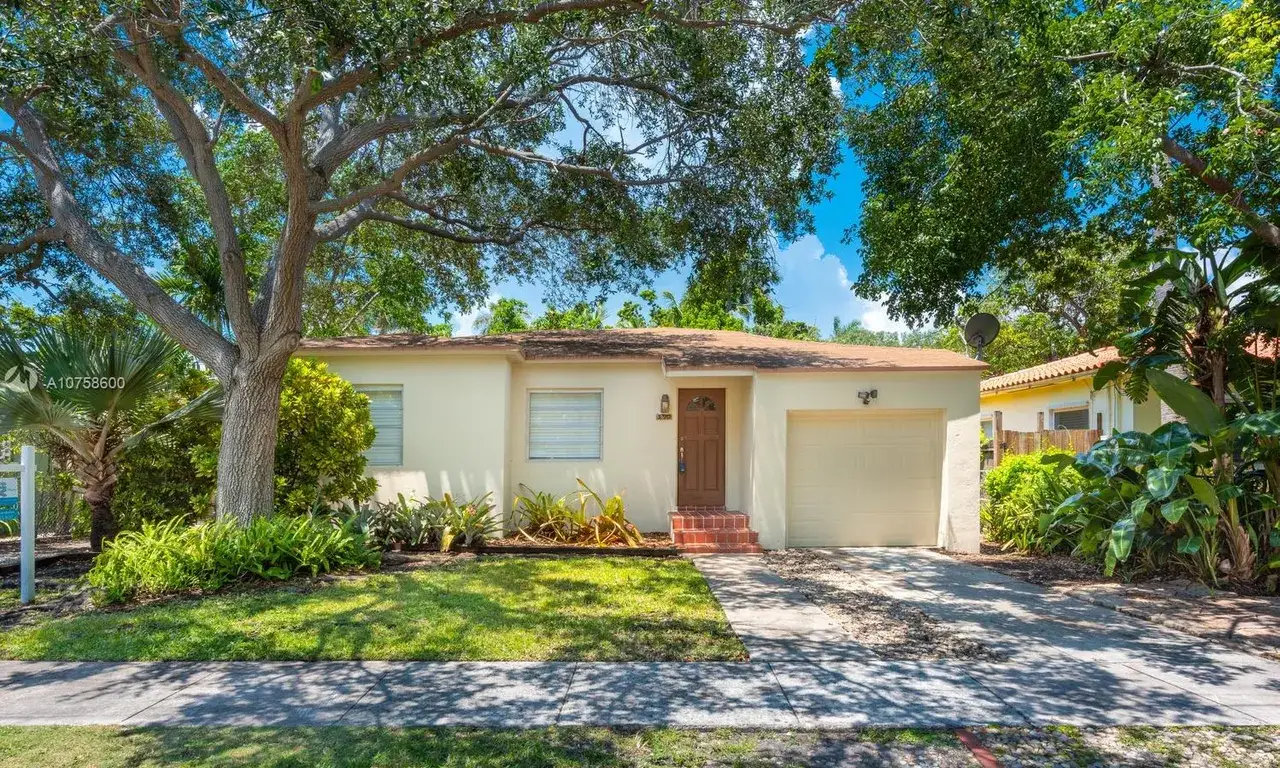 4 bedroom 4 bath Residential Lease for rent at 3070 Calusa St, Miami FL 33133